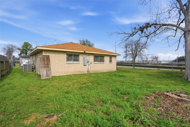 Building Photo - 12203 Cape Hyannis Dr