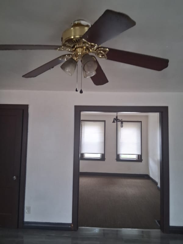 Building Photo - 528 Lilley Ave