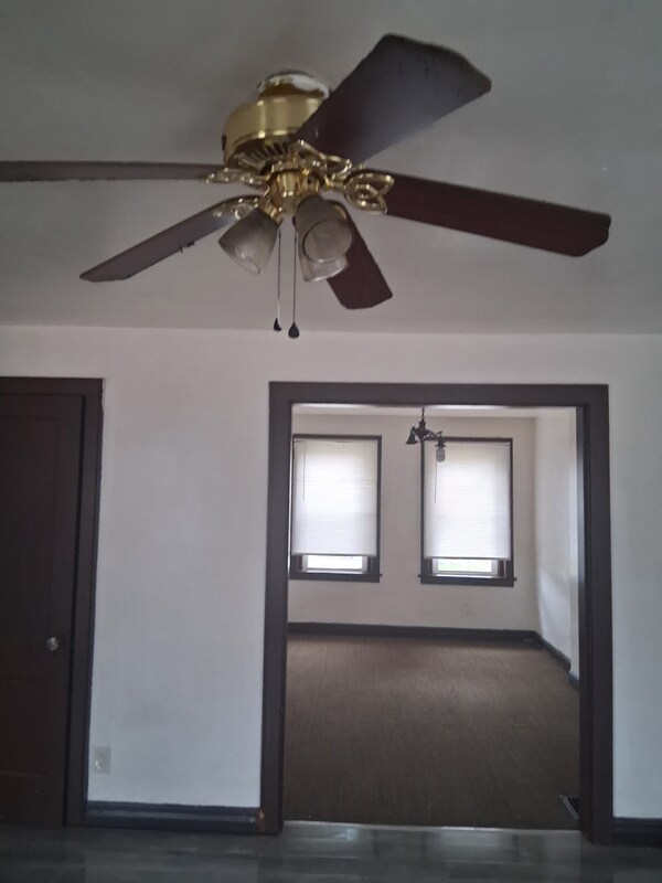 Building Photo - 530 Lilley Ave