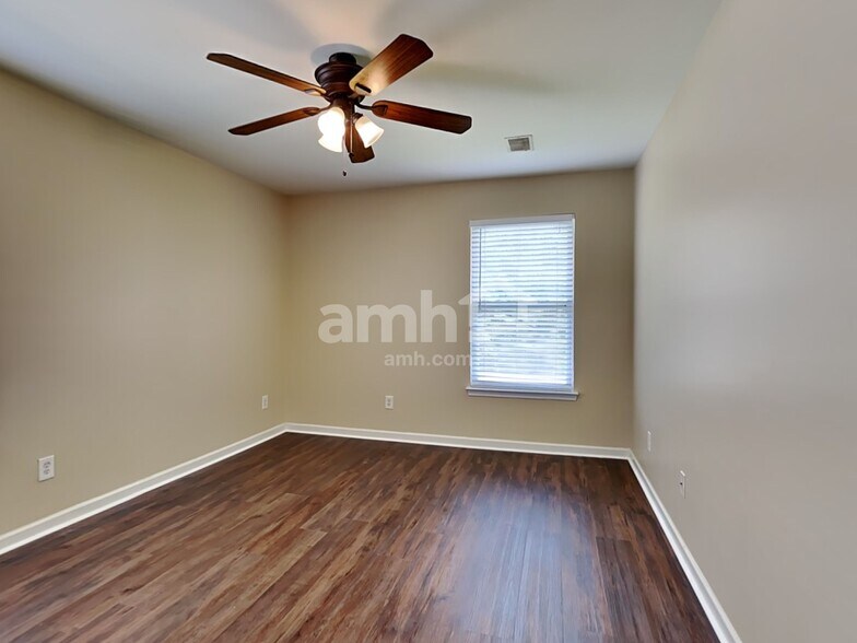 Building Photo - 211 Meadow Wood Rd