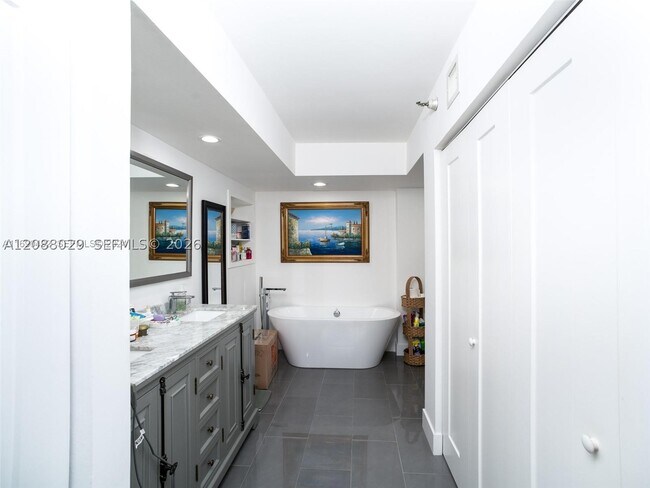 Building Photo - 3500 Mystic Pointe Dr