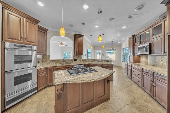 Building Photo - 1423 Meadow Lakes Dr