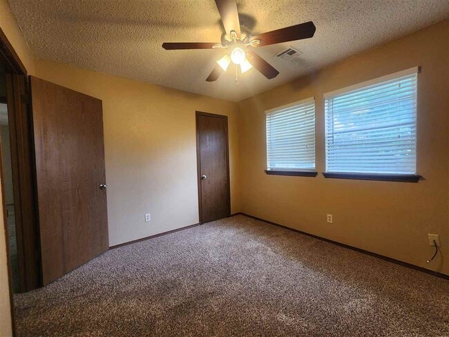 Building Photo - 7938 NW Crossland Cir