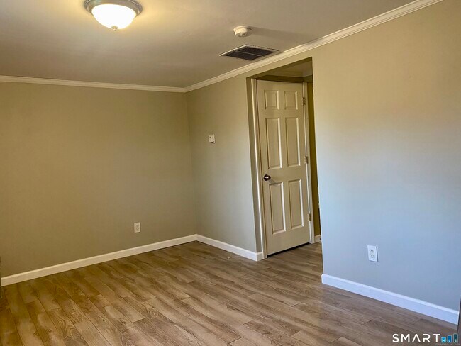 Building Photo - 43 Rodney St