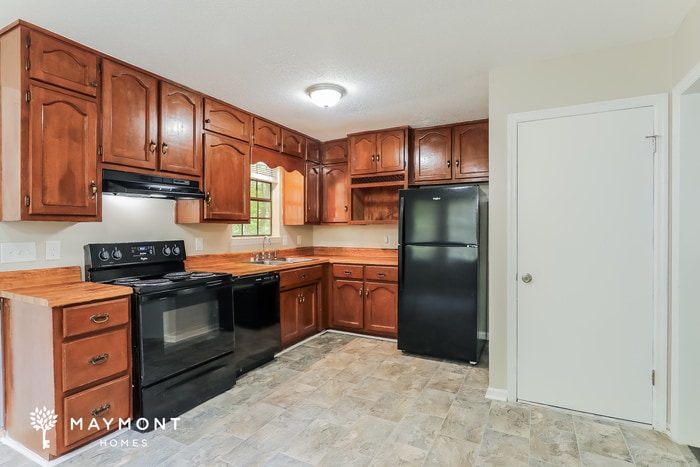 Building Photo - 6860 Markham Dr