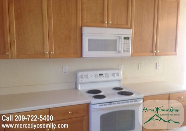 Building Photo - Appointment Only Do Not Disturb Occupants. Apply Now to Schedule Viewing.