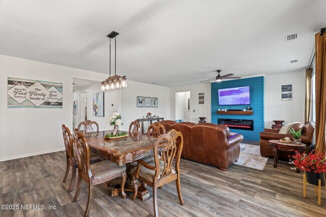 Building Photo - 12897 Logans Walk Ln