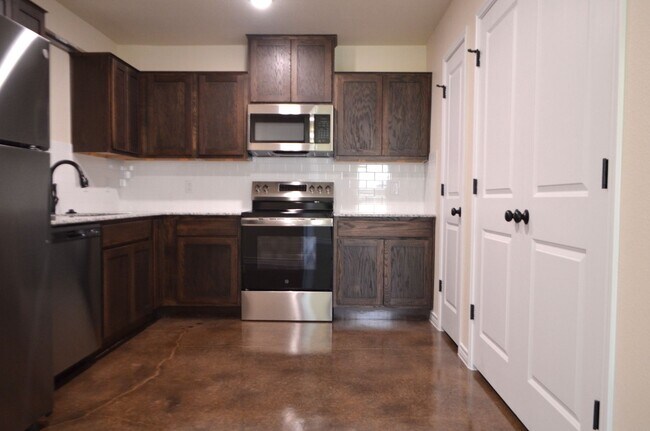 Building Photo - 1007 Cline Dr
