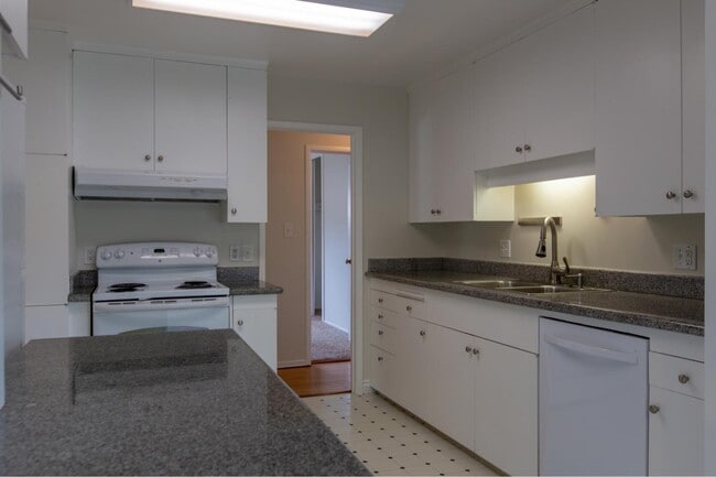 Building Photo - 1651 Rosita Rd