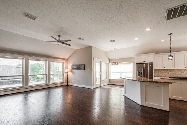 Building Photo - 2506 S Strathford Ln