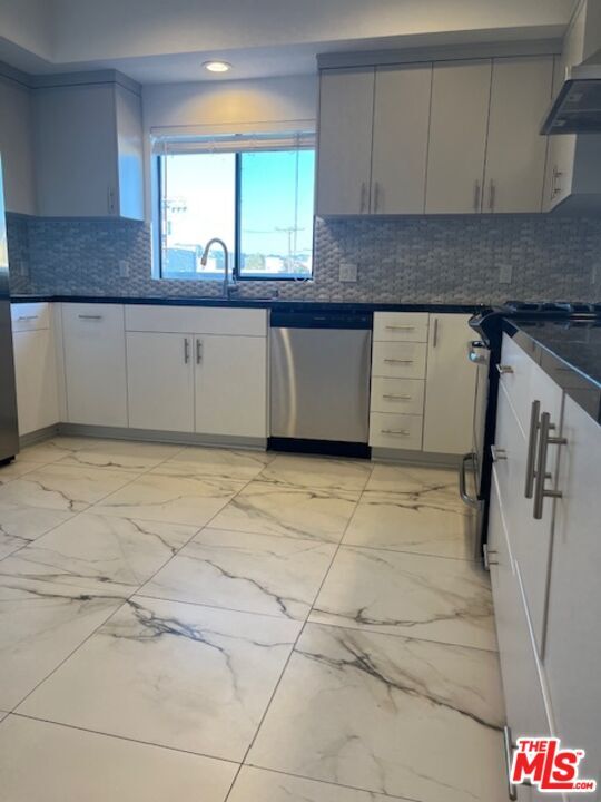 Building Photo - 1445 S Fairfax Ave