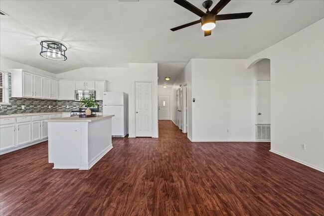 Building Photo - 17912 Aleppo Pine