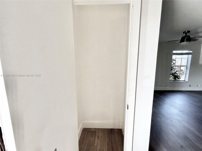 Building Photo - 6340 La Costa Dr