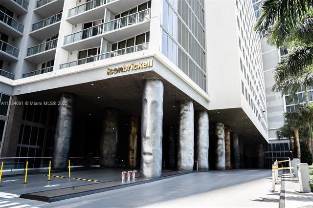 Building Photo - 495 Brickell Ave