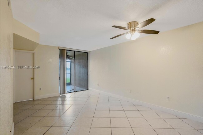 Building Photo - 15545 Miami Lakeway N