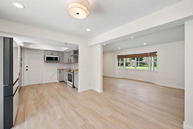 Building Photo - 11828 171st Ln N