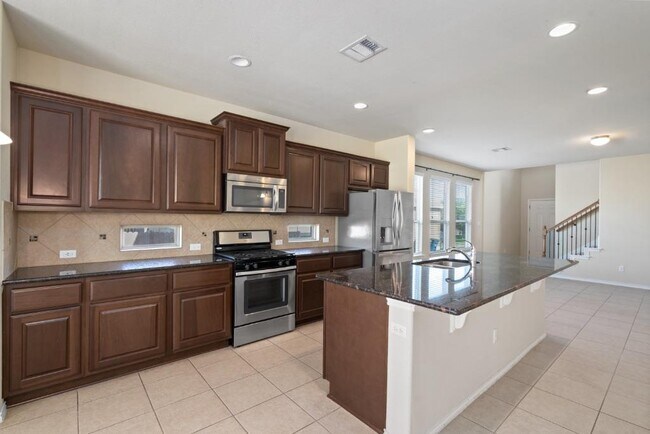 Building Photo - 119 Buescher Cove