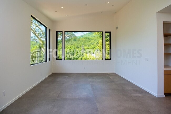 Building Photo - Luxury ADU near Cascade Falls - New Constr...