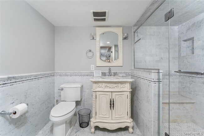 Building Photo - 8 Wakeman Ct