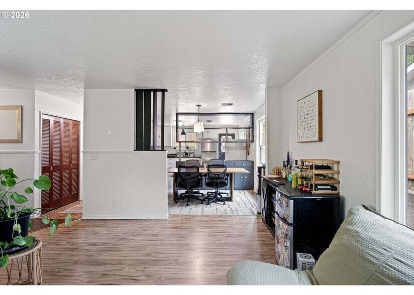 Building Photo - 1255 E 30th Ave