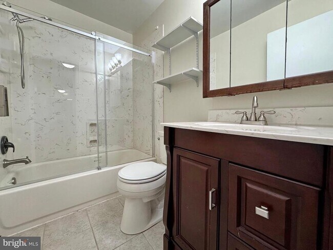 Building Photo - 401 Butternut Ct