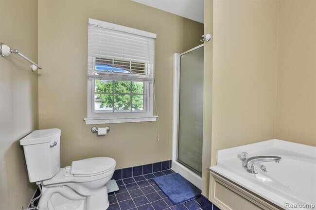 Building Photo - 3288 Hickory Dr