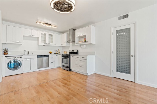 Building Photo - 5250 Zelzah Ave