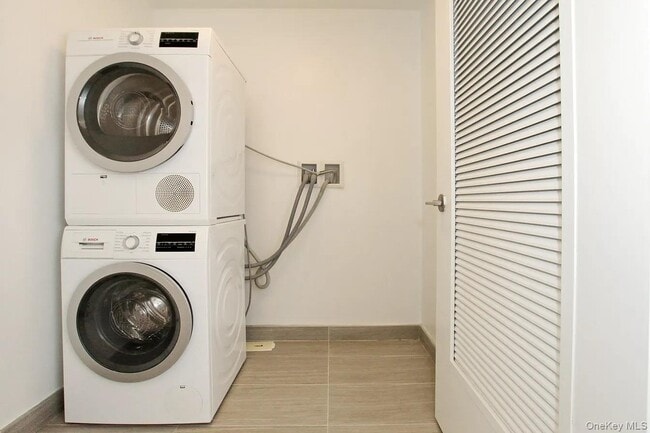 Building Photo - 138-35 39th Ave