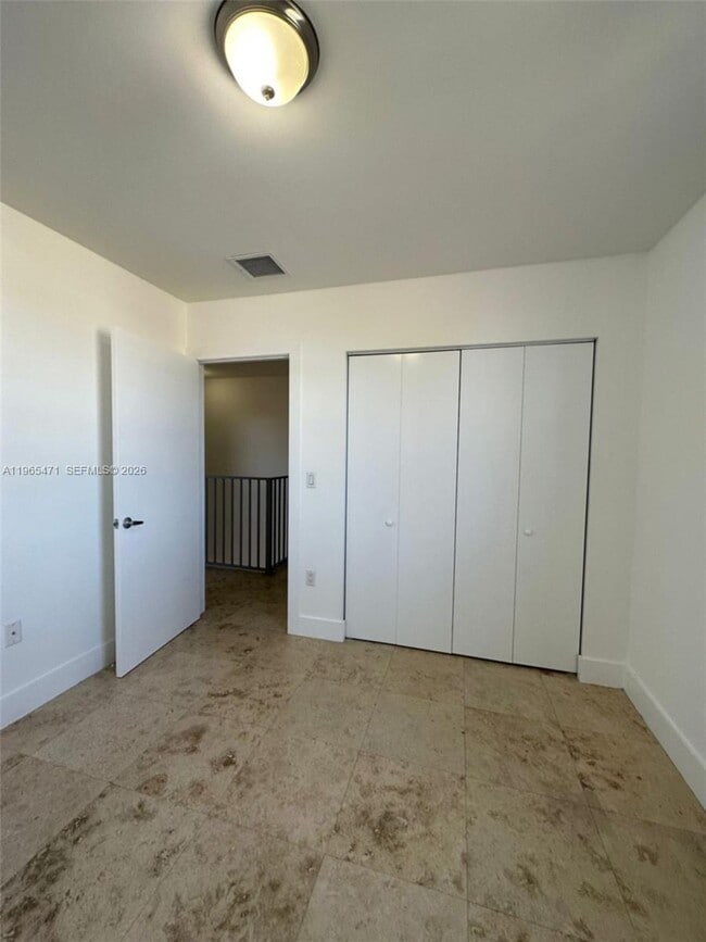 Building Photo - 2772 SW 31st Ct