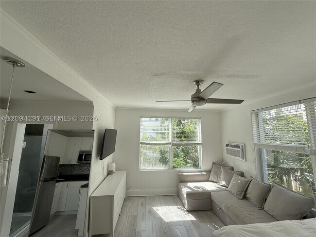 Building Photo - 119 Menores Ave