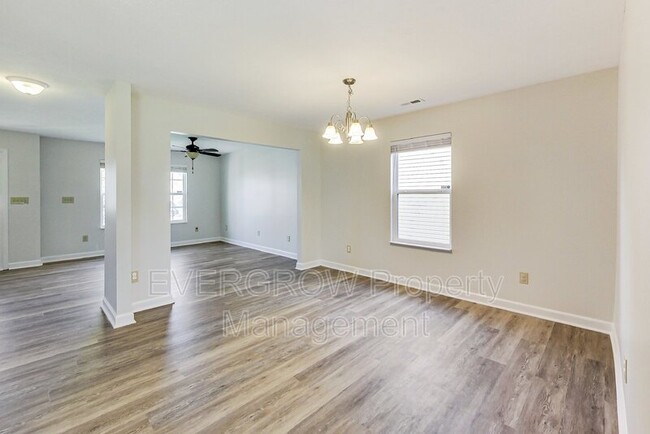 Building Photo - 839 Stonehurst Dr