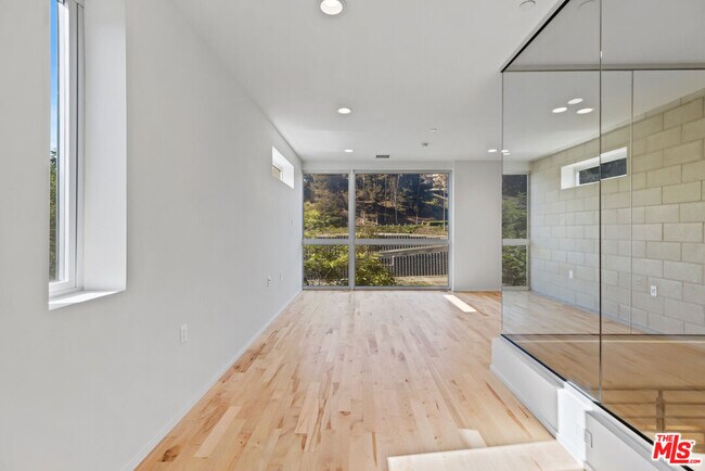 Building Photo - 3450 Cahuenga Blvd W
