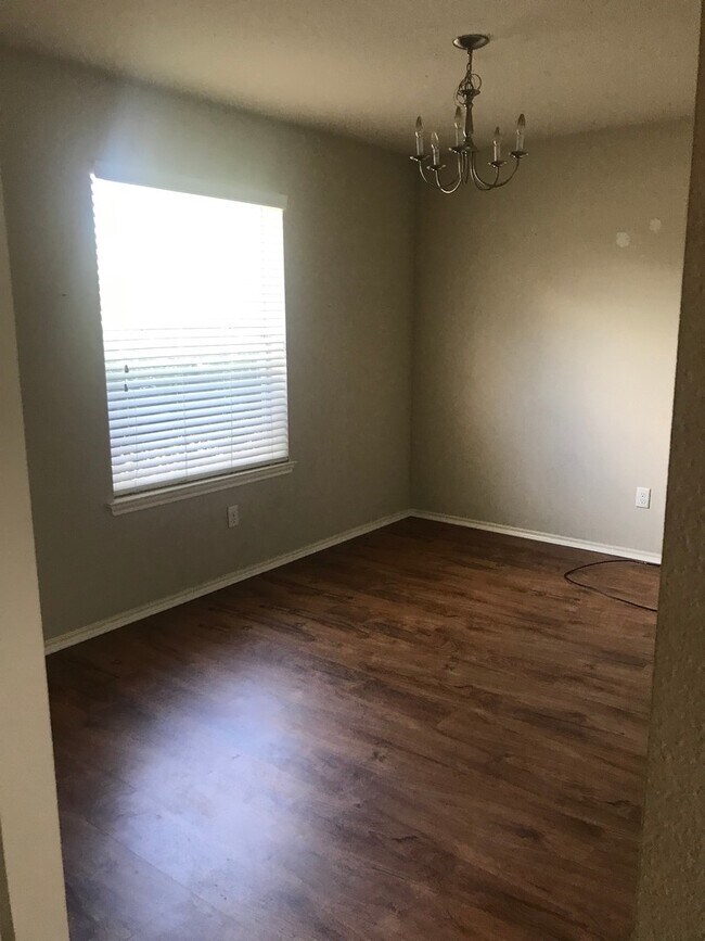 Building Photo - GREAT HOME! GREAT LOCATION