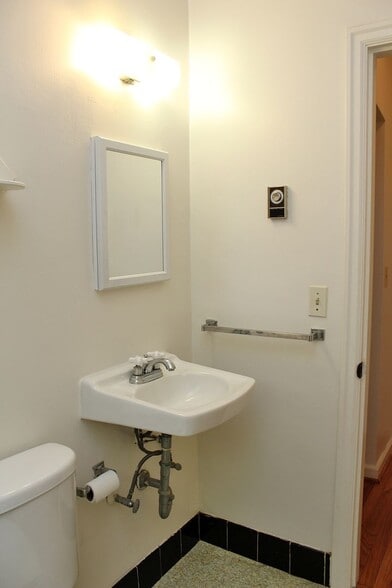 Building Photo - 3507 SW 11th Ave