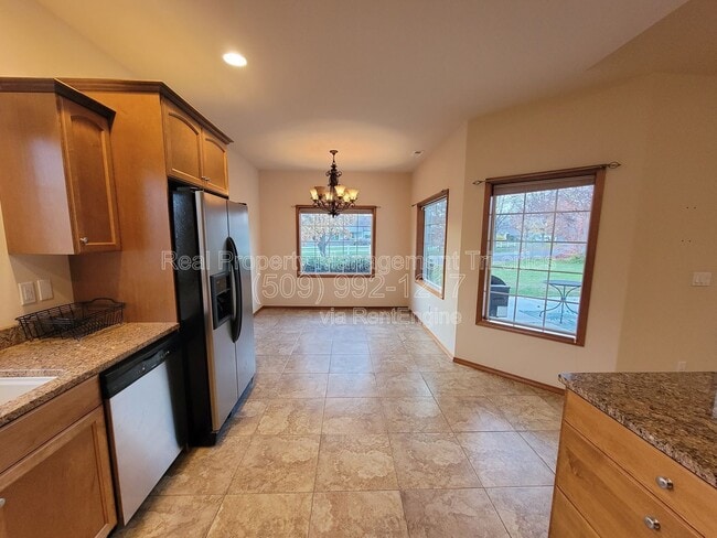 Building Photo - 19 Jasmine Ln