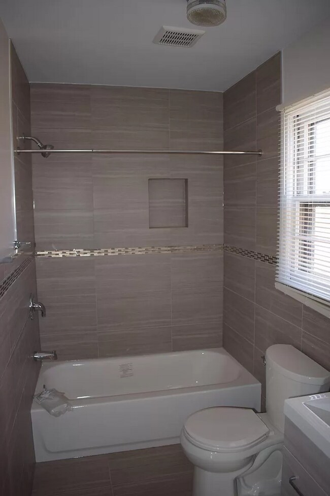 Building Photo - 8 Stratford Cir