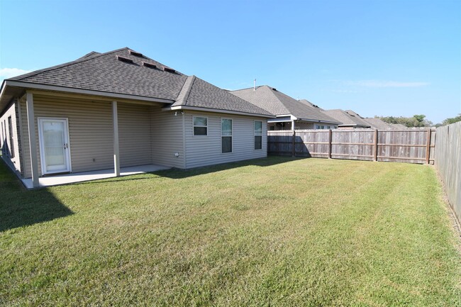 Building Photo - 3 bedroom, 2 bath home in St. Gabriels cov...