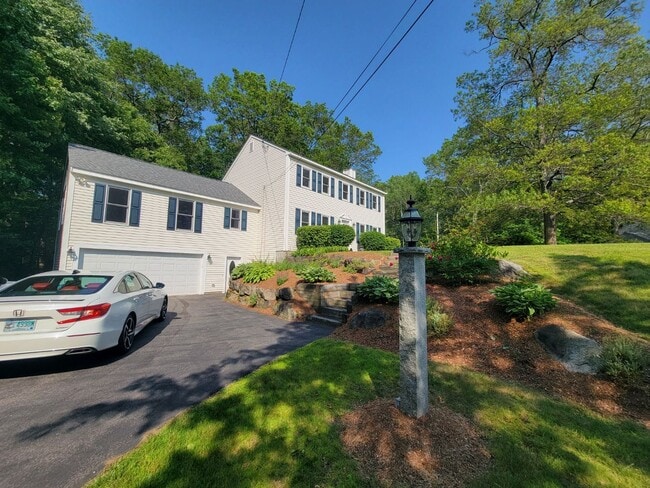 Building Photo - Beautiful Single-Family Home Litchfield NH for Rent