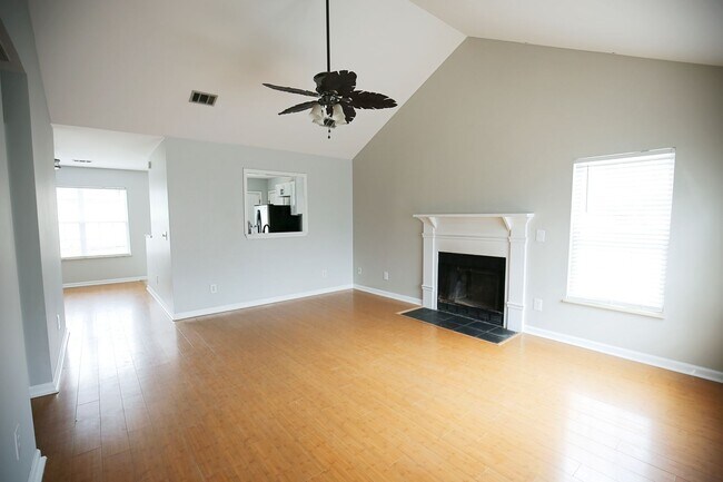 Building Photo - Available now. Beautiful fully renovated 3...