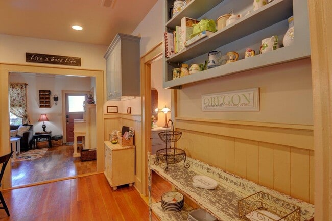 Building Photo - Perfect Furnished Home in Jacksonville!