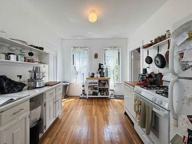 Building Photo - 57 Bartlett St