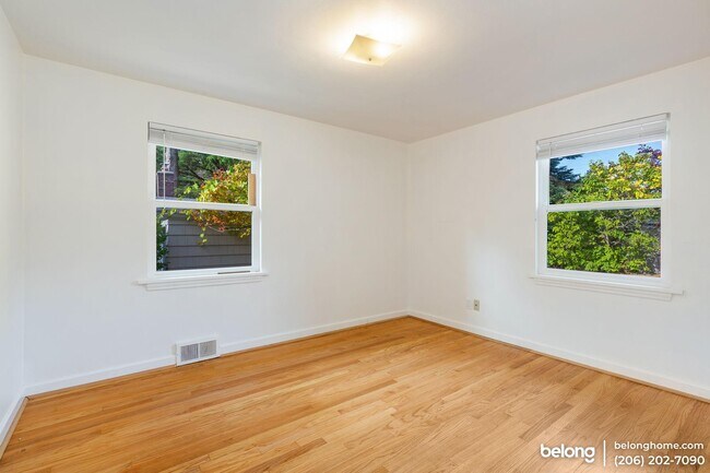 Building Photo - 3532 NE 87th St