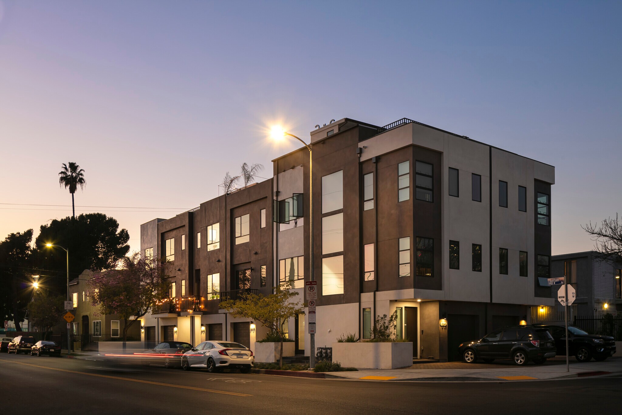 Building Photo - 1301 Tamarind Ave
