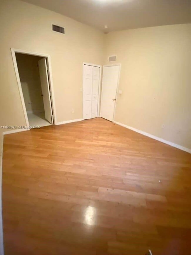 Building Photo - 1270 SE 31st Ct