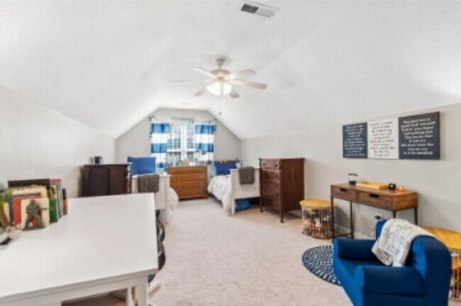 Building Photo - 190 Diamondhead Dr S