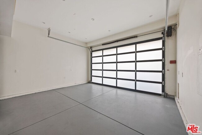 Building Photo - 839 N Spaulding Ave