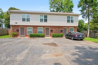 Building Photo - 1800 Berryhill Rd