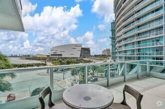 Building Photo - 900 Biscayne Blvd