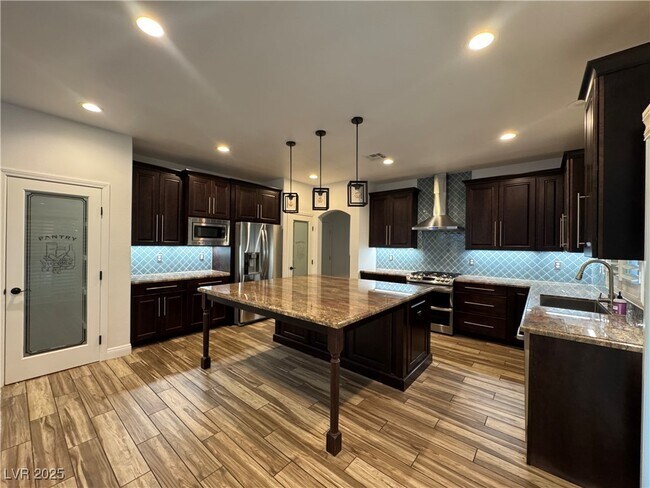 Building Photo - 9501 Ironsend St