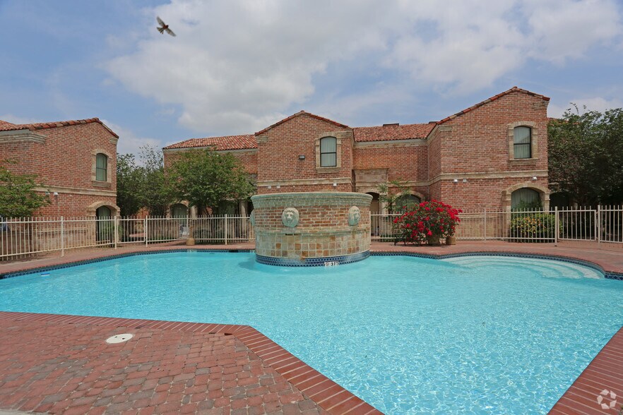 Tuscany Luxury Townhomes 9114 McPherson Rd Laredo TX 78045